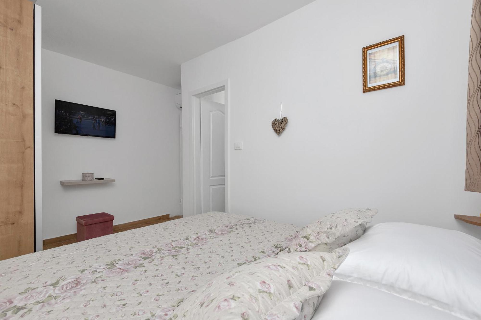 Holiday Home Danica Ozici Exterior photo